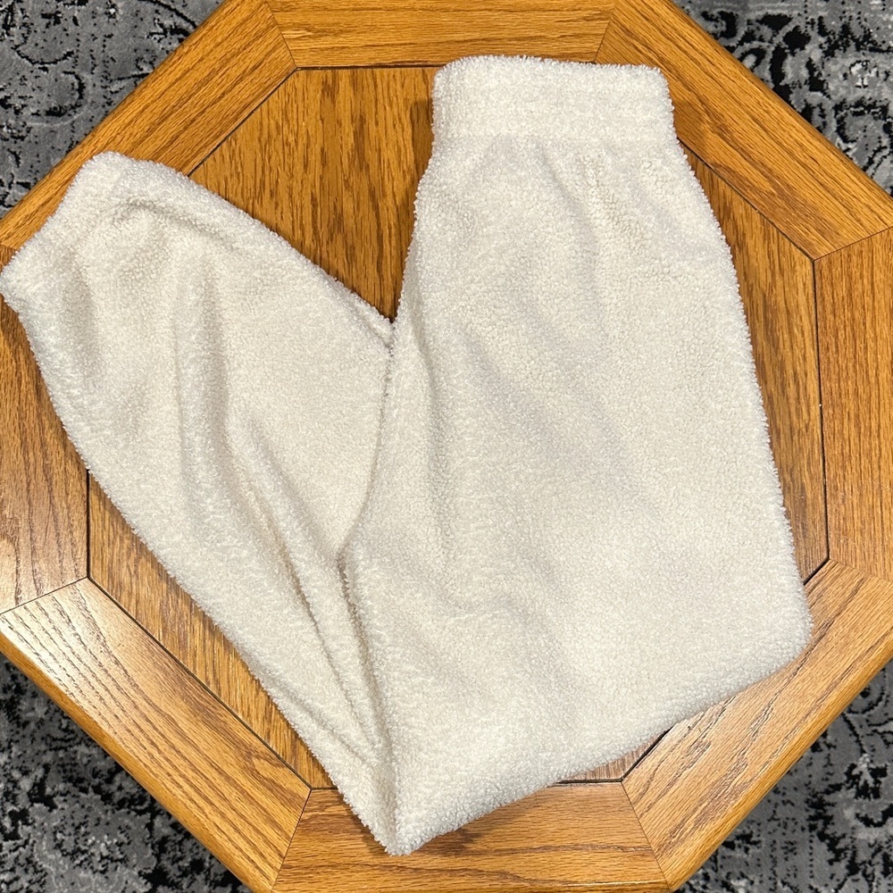 *ABERCROMBIE & FITCH* Cream Soft A&F Collection Sherpa Jogger Pants Size Medium